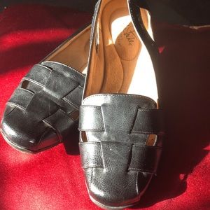 Life Stride black slipons